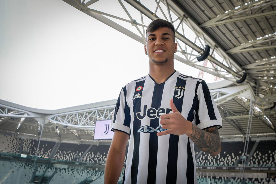 Ngoài tiền vệ Locatelli thì Juventus đã mua xong tài năng trẻ Kaio Jorge