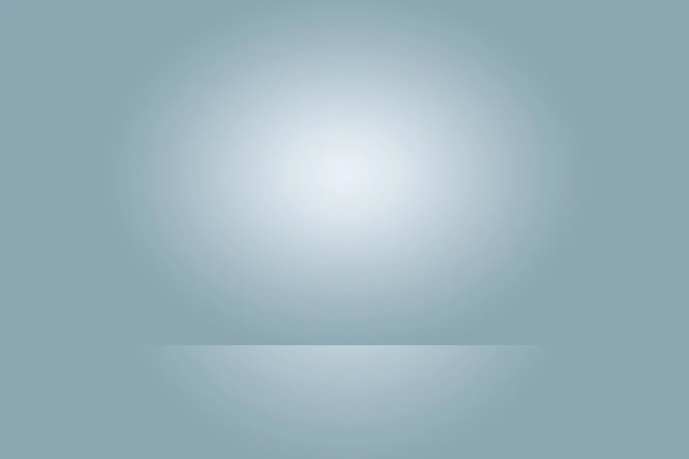 Abstrakte Studiohintergrund-Textur mit hellblau-grauem Farbverlauf an der Wand und flachem Boden, für Produkt.