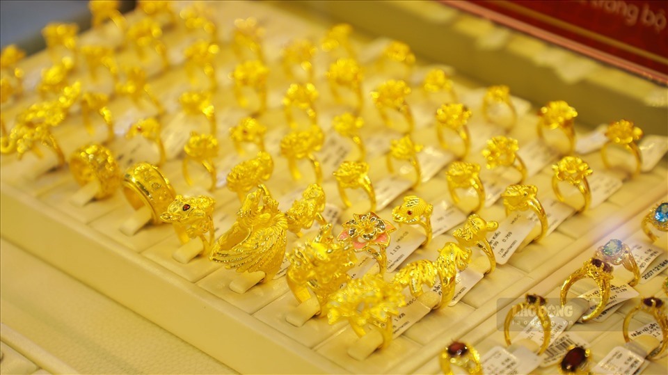 Giá vàng trong nước đồng loạt tăng 100.000 - 150.000 đồng/ lượng ngay giờ mở cửa