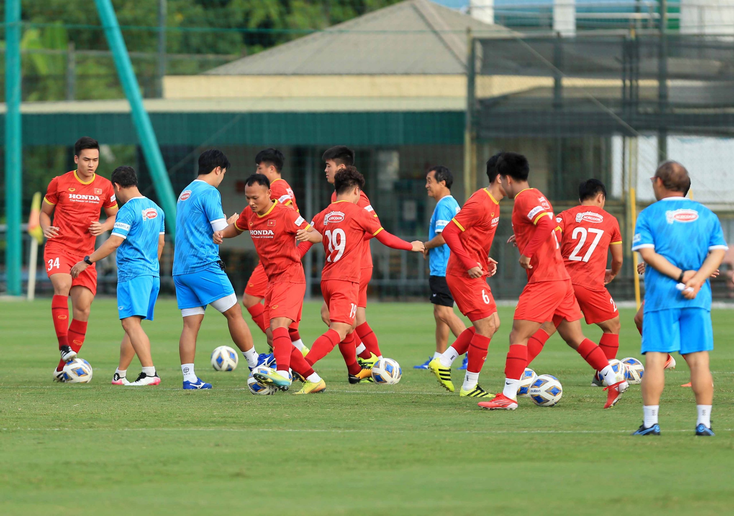 ĐT Việt Nam tập luyện trước trận đấu