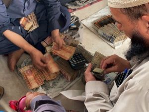 Đồng tiền nội tệ của Afghanistan mất giá kỷ lục