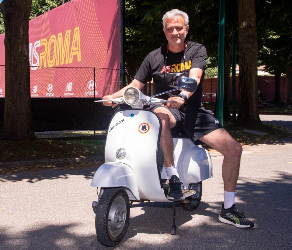Mourinho dùng thiết bị bay không người lái cho AS Roma